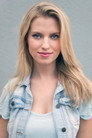 Barbara Dunkelman isYang Xiao Long (voice)